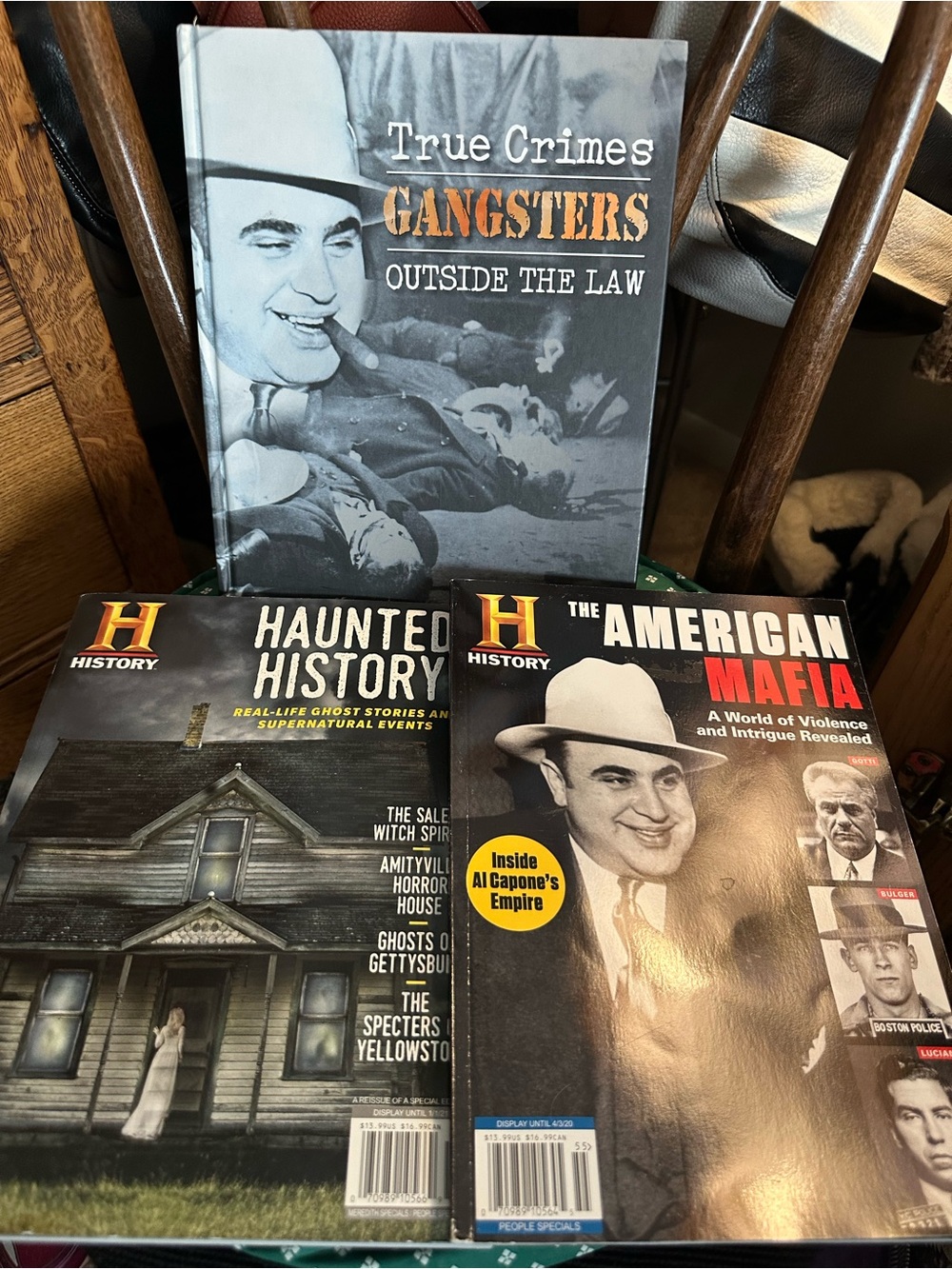 True Crimes Gangsters & 2 Magazines